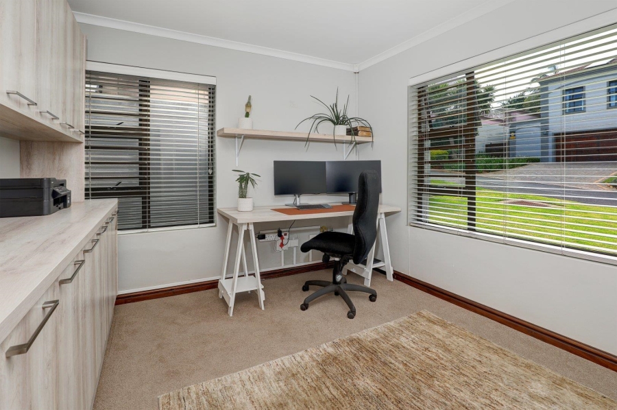 5 Bedroom Property for Sale in Van Riebeeckshof Western Cape